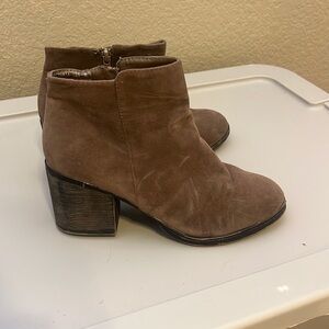 Women’s faux boots